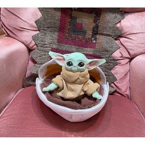 Baby Yoda in Pod.